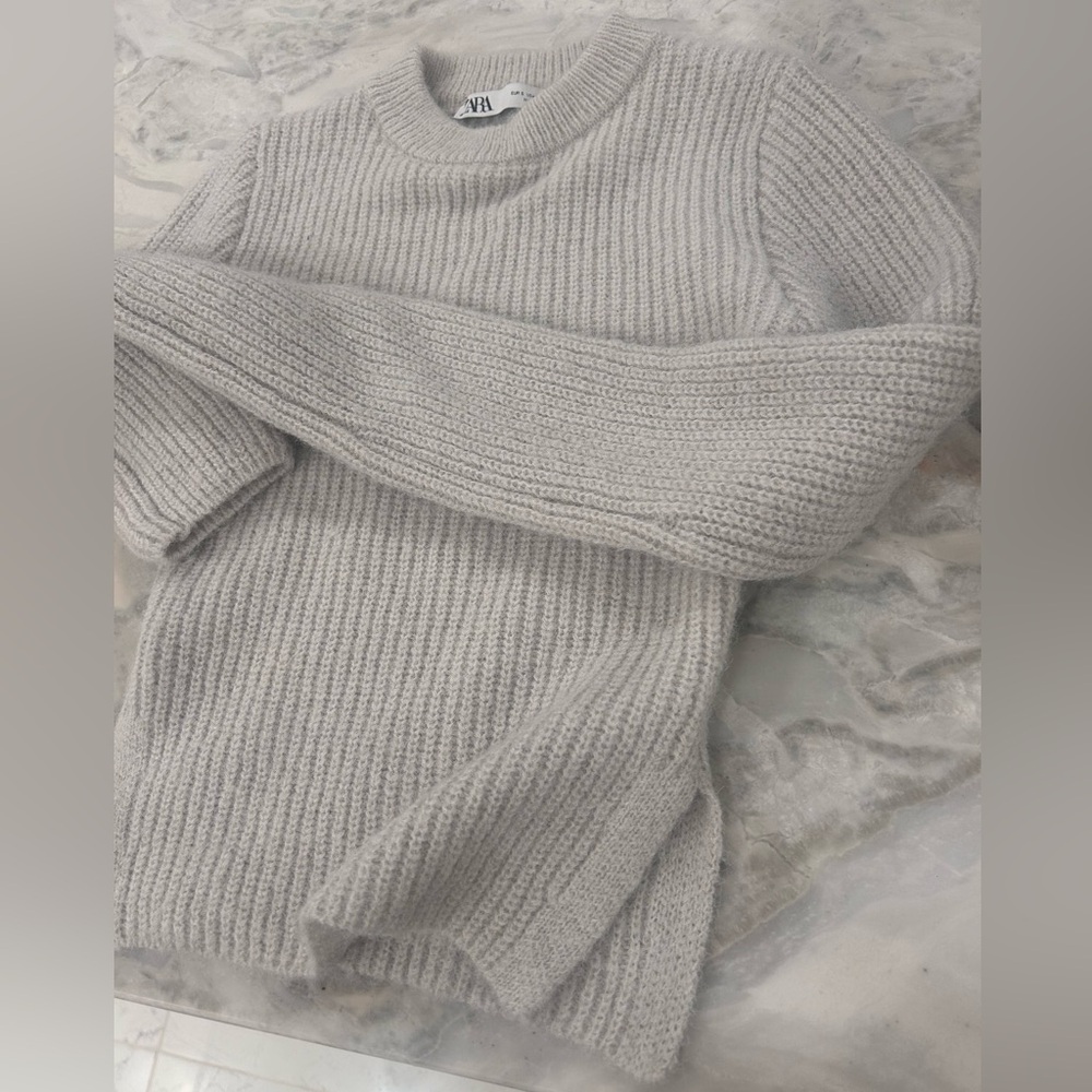 Zara fuzzy Gray knit Sweater size small